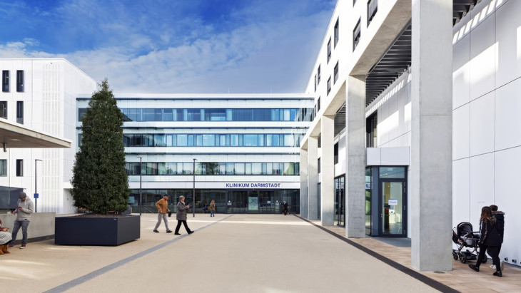 Stadtkrankenhaus: Darmstadt hat in einen Neubau in der Innenstadt investiert. Dort werden Patienten in 22 Operationssälen behandelt.