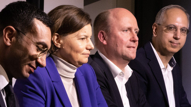 Wollen an die Spitze:  F.A.Z.-Bürgergespräch mit Mike Josef (links), Manuela Rottmann, Uwe Becker (Zweiter von rechts) und Yanki Pürsün (rechts).