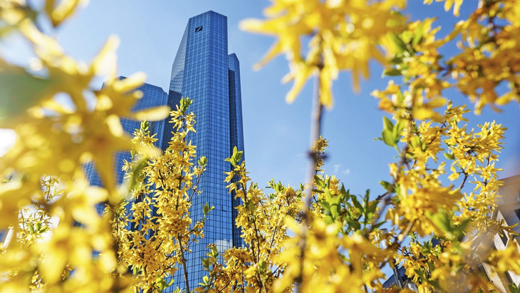 Die Deutsche-Bank-Aktie beschert Anlegern wieder Frühlingsgefühle.