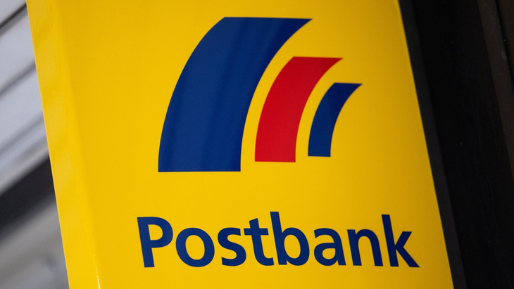 Die Postbank, eine Marke der Deutschen Bank, beschäftigt rund 12.000 Mitarbeiter.