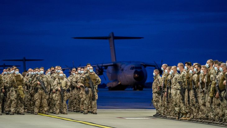 Soldaten der Bundeswehr nach er Rückkehr aus dem Afghanistaneinsatz auf dem Fliegerhorst in Wunstorf am 27.082.2021