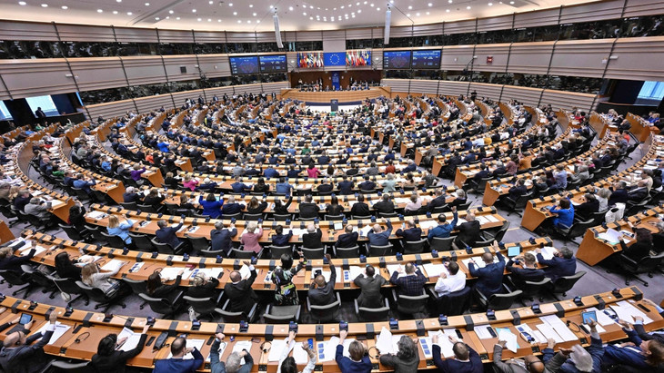 Die Mehrheit steht: Blick in eine Sitzung des Europäischen Parlaments