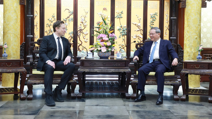 Tesla-Chef Elon Musk und Chinas Premierminister Li Qiang in Peking