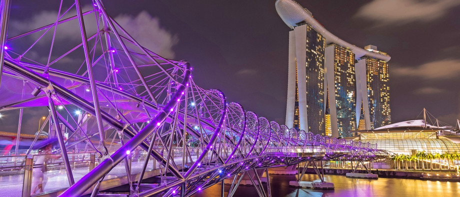 Struktur: In Singapur gehört die futuristische 'The Helix' zu den architektonischen Leuchttürmen des Stadtstaats.