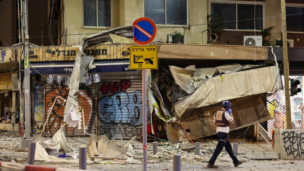 Die Trümmer eines Einkaufsladens in Tel Aviv nach dem Einschlag einer palästinensischen Rakete.