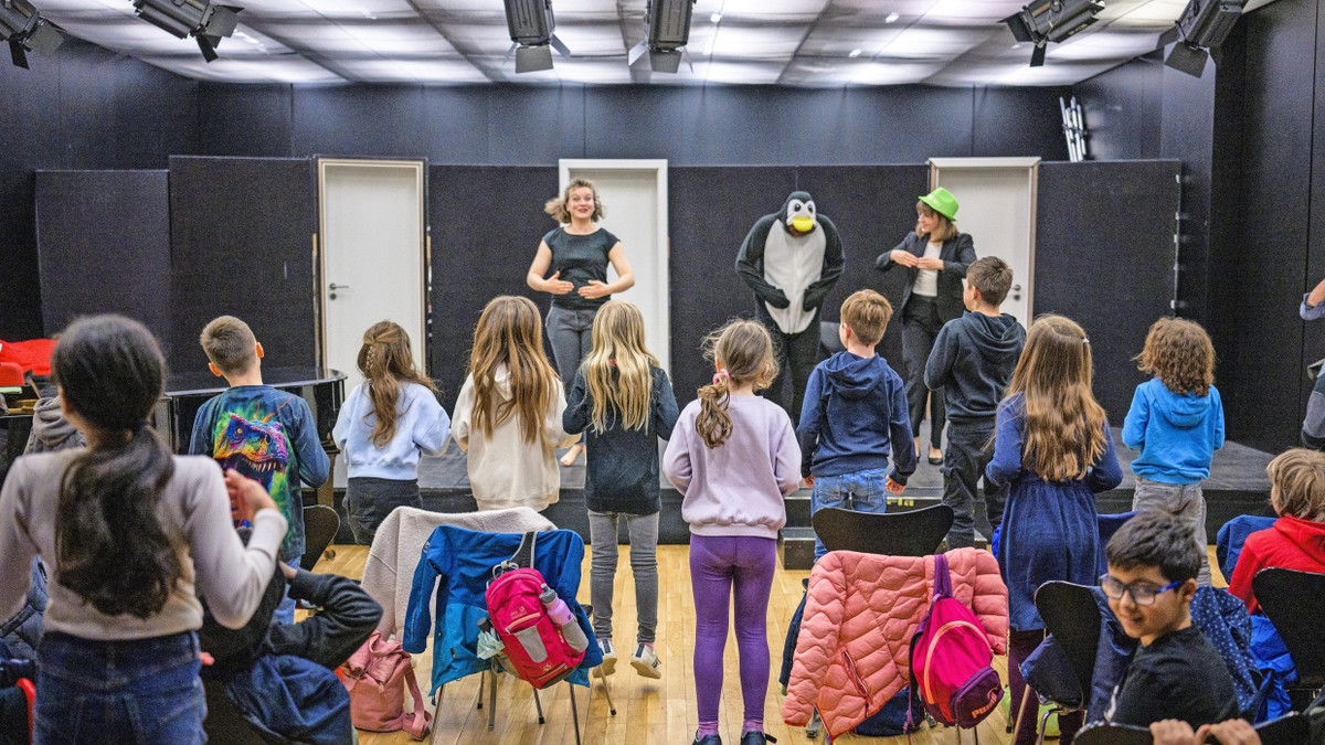 Musical mit Pinguin: Grundschulkinder erleben „Viva Musik“