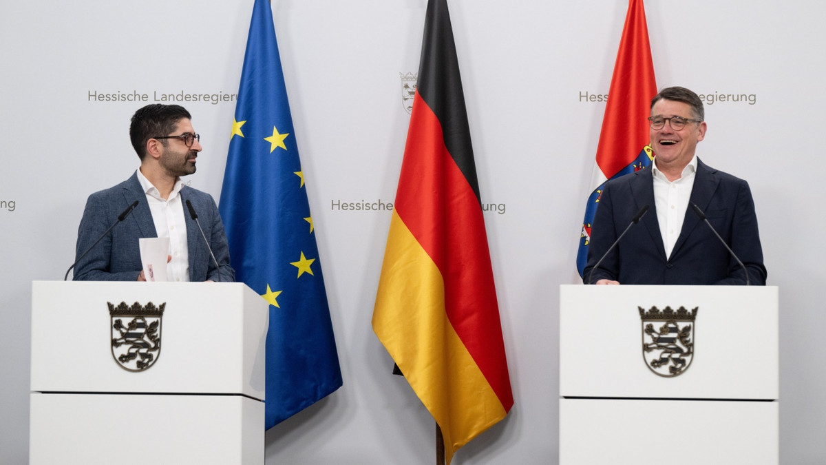 Ministerpräsident Boris Rhein (CDU) und sein Stellvertreter Kaweh Mansoori (SPD) in Wiesbaden