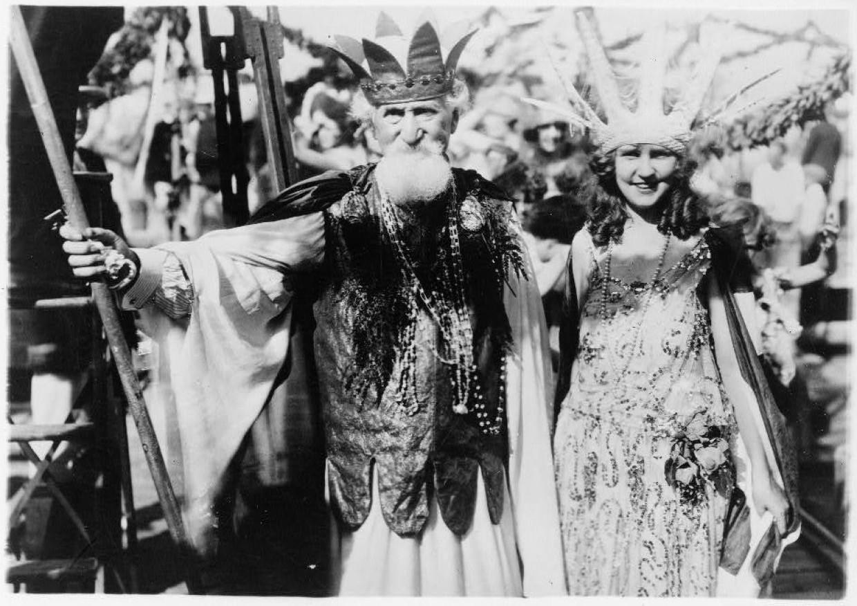 Hudson Maxim, Erfinder des rauchlosen Schießpulvers, als Neptun verkleidet neben Margaret Gorman, amtierender Miss America, 1922 in New York