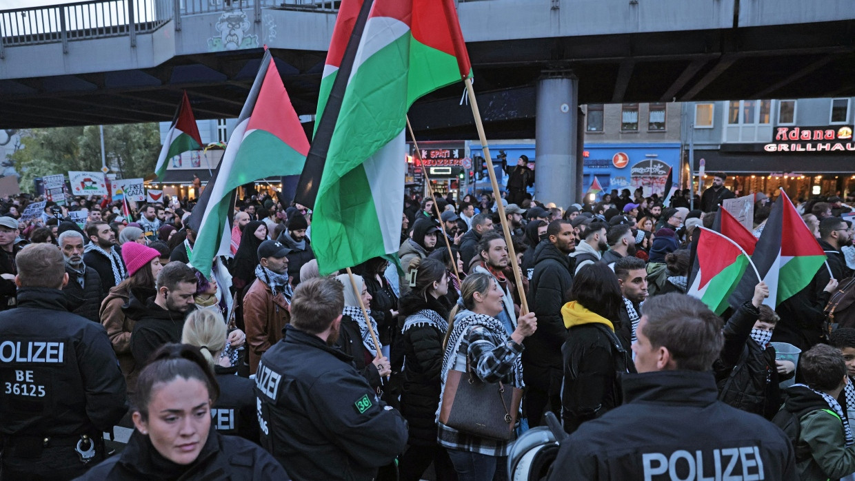 Linke und eingewanderte Antisemiten vereint: Die „Global South“-United-Kundgebung zog am Samstag durch Berlin-Kreuzberg.