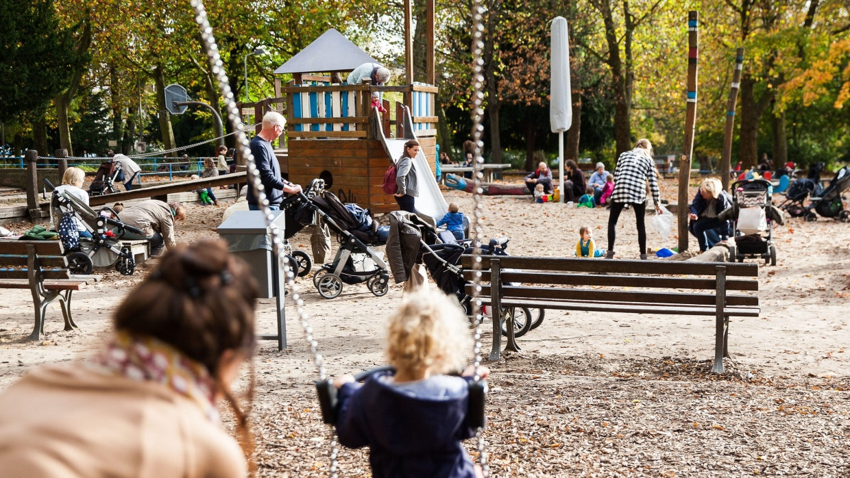 Wenn Paare einen Kinderwunsch haben, sollten sie am besten schon frühzeitig darüber sprechen, wie genau sie sich die Kinderbetreuung und ihr weiteres Leben vorstellen, rät Patricia Cammarata.