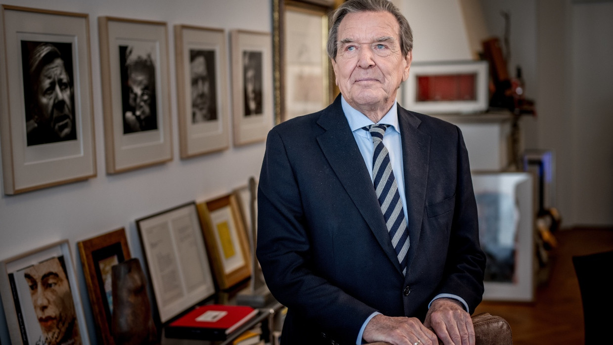 Bald 80 Jahre alt und steht noch immer zu seiner Freundschaft zu Putin: Gerhard Schröder im März 2024 in seiner Kanzlei in Hannover.