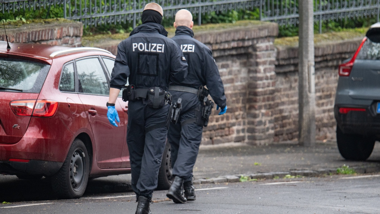 Im Einsatz für die innere Sicherheit: Bundespolizisten bei einer Razzia gegen Schleuser in NRW am 18. April