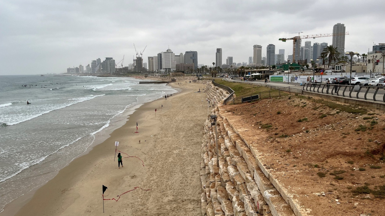 Küstenpromenade vor Tel Aviv: Die islamistische Terrororganisation Hamas meldet einen Raketen-Großangriff.