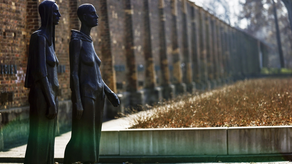 Skulptur des Künstlers Will Lammert in der Mahn‑ und Gedenkstätte Ravensbrück, einem früheren Konzentrationslager der Nationalsozialisten