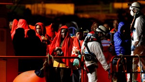 Mehr als 100 Migranten vor Gran Canaria geborgen