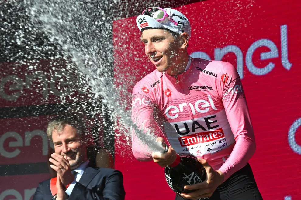Tadej Pogačar in the pink jersey celebrates with champagne at the end of Stage 5 of the Giro d'Italia. Photo: ANSA/STA