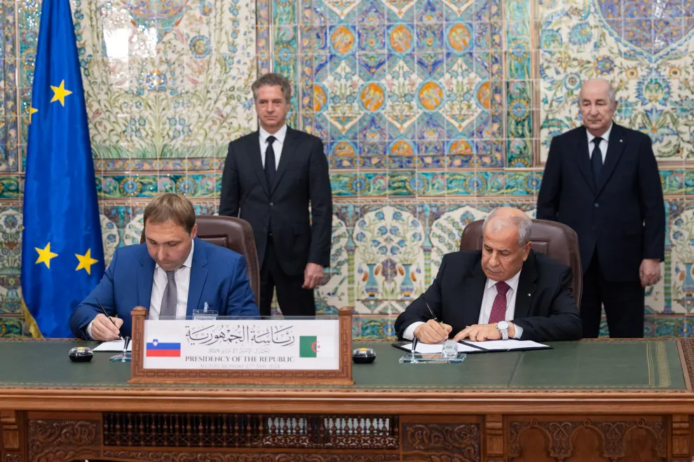 PM Robert Golob and Algerian President Abdelmadjid Tebboune oversee signing of Slovenia-Algeria gas supply contract. Photo: Bor Slana/STA